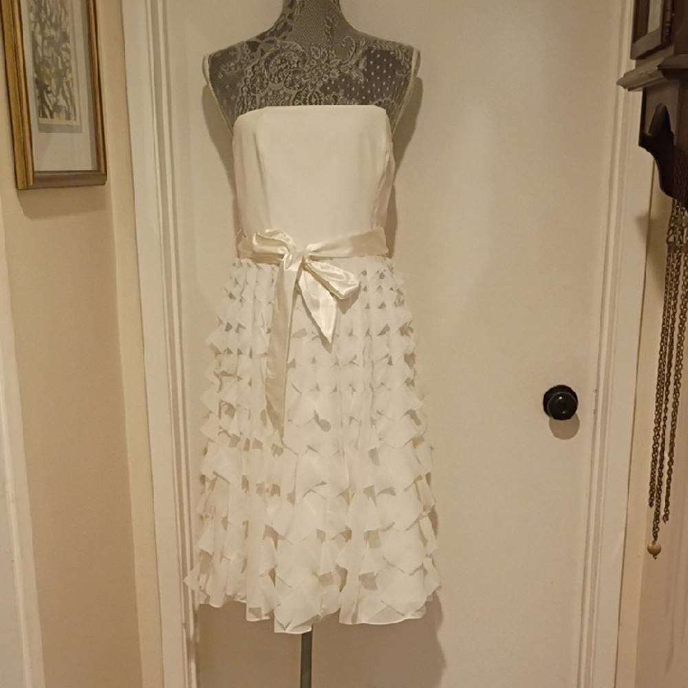 White House Black Market Ivory Strapless Ruffle Skirt Party Dress Bow Sz 4 NWT